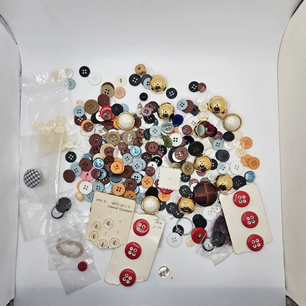 Vintage Mixed Button‎ Lot Sewing Craft Buttons Shank 4-Hole Decorative Gold Tone